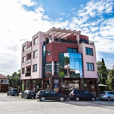 Family Hotel Pak Tam Karlovo Buitenkant foto