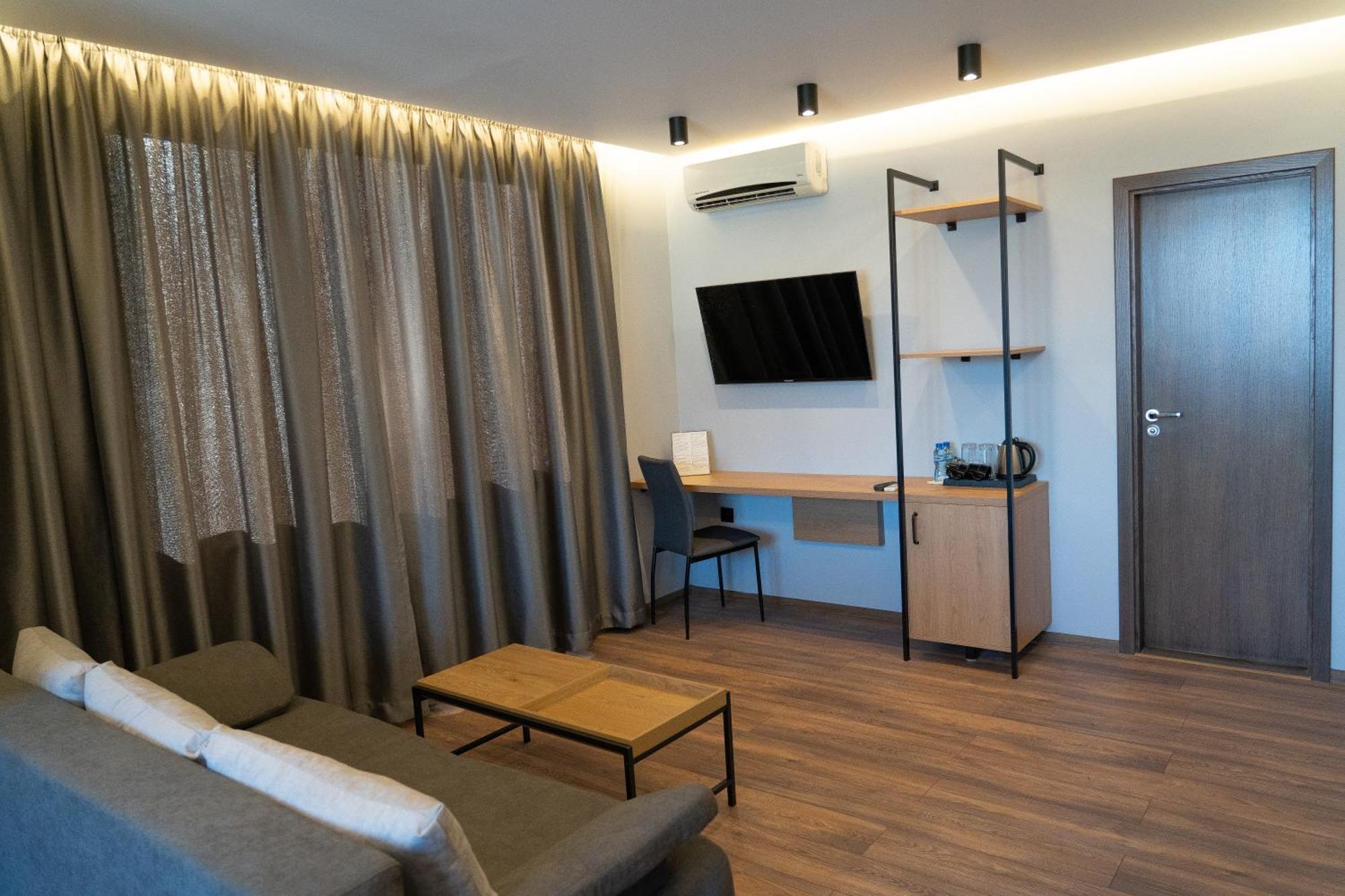 Family Hotel Pak Tam Karlovo Buitenkant foto