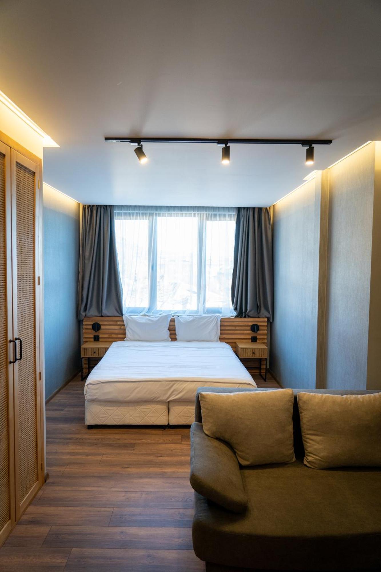 Family Hotel Pak Tam Karlovo Buitenkant foto