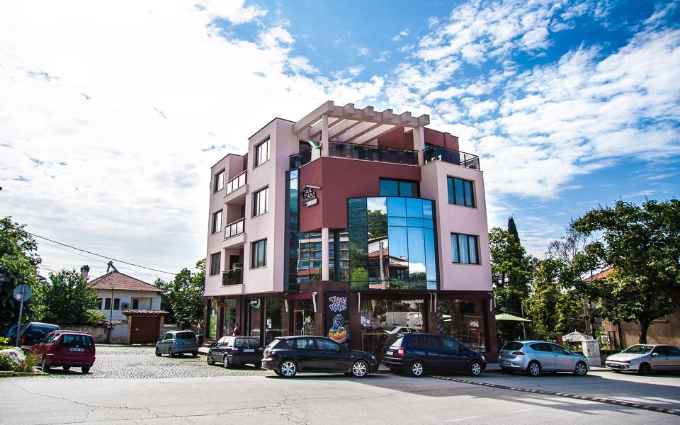 Family Hotel Pak Tam Karlovo Buitenkant foto